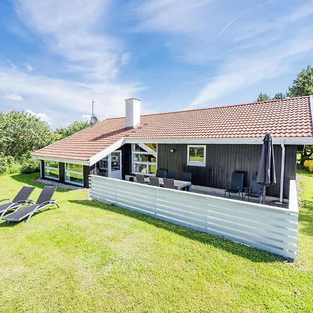 10 Person In * Blåvand