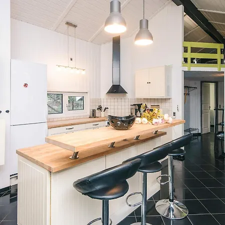 10 Person In בלבאנד