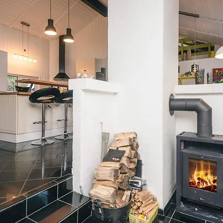 בית נופש 10 Person In בלבאנד